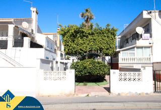 Maison à Nueva Torrevieja. Bungalow con terraza en torrevieja, provincia de alicante. 1 hab