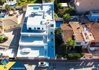 Chalet à Nueva Torrevieja. Chalet con piscina privada, en la provincia de alicante, en la l