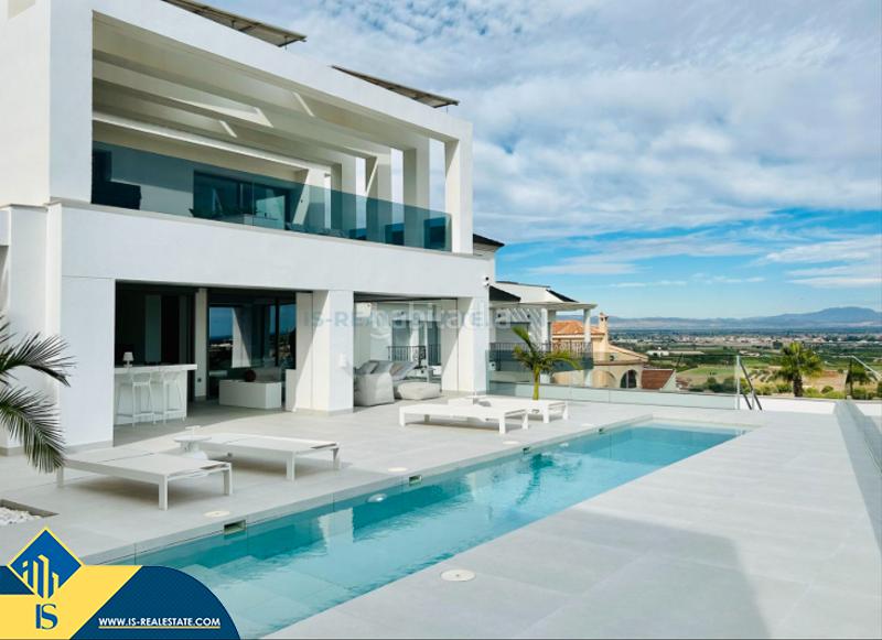 Foto 2315052d-5276-4d62-b0c1-4b25571de38e. Xalet amb aparcament piscina a Rojales