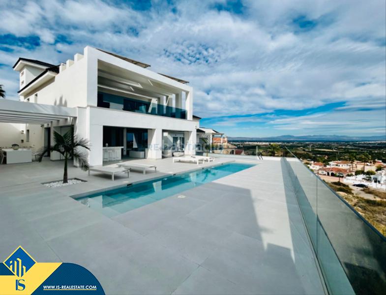 Foto 6024fe35-69bf-4311-b1b3-618e1e5f7aa7. Xalet amb aparcament piscina a Rojales