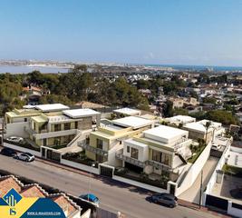 Chalet à Los Balcones-Los Altos. Casa en construcción en la provincia de alicante, en la localida