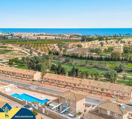 Chalet à Los Balcones-Los Altos. Chalet con piscina privada, en la provincia de alicante, en la l