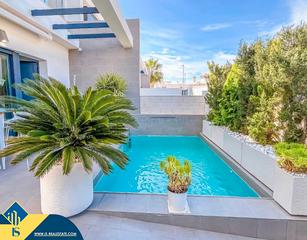 Xalet a Los Almendros. Villa con piscina privada en orihuela costa, provincia de alican