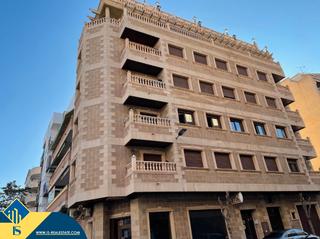 Appartement à Centro - Muelle Pesquero. Apartamento reformado con terraza en torrevieja, provincia de al