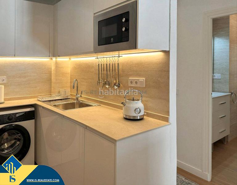 Foto a8c24212-27fb-469d-8deb-f043d822dec9. Pis a Centro - Muelle Pesquero Torrevieja