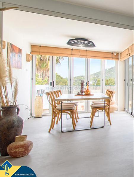 Foto 6eb427aa-fa9c-4287-8abc-a39d2945bff3. Casa amb aparcament piscina a Cala Vedella-Cala Tarida Sant Josep de sa Talaia