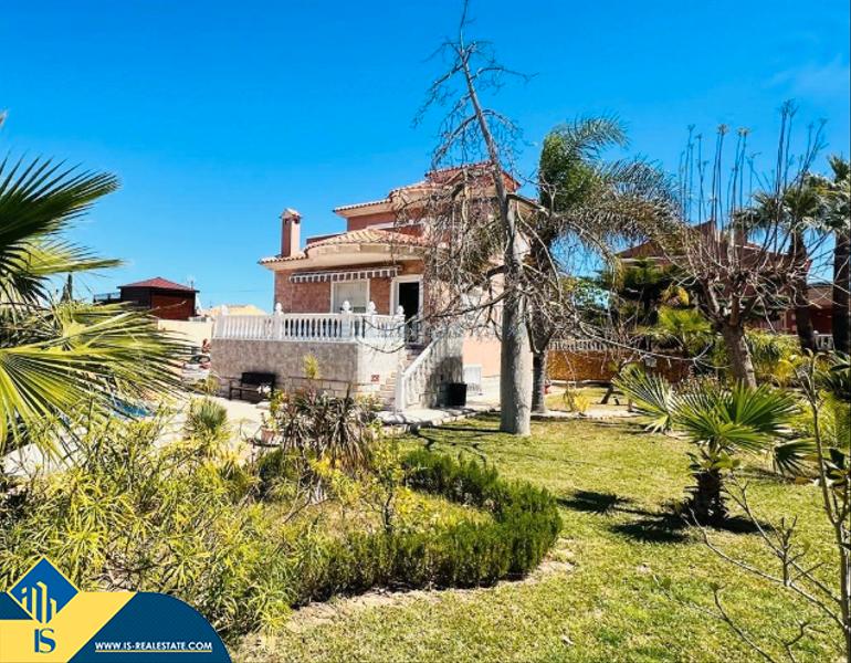 Foto 5ca47508-91dd-4a5f-b044-c523238bc504. Chalet mit parking pool in Los Balcones-Los Altos Torrevieja