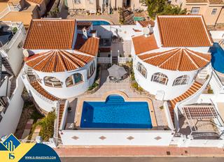 Chalet en Rojales. Chalet con piscina privada, en la provincia de alicante, en roja