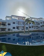 Appartement à Los Balcones-Los Altos. Apartamento con piscina compartida en la provincia de alicante,