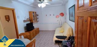 Apartament a Las Piscinas Naturales. Apartamento con terraza en la provincia de alicante, en torrevie