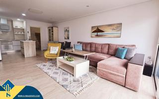 Casa a Zona Carrefour - Urbanizaciones. Casa reformada con terraza en torrevieja, provincia de alicante.