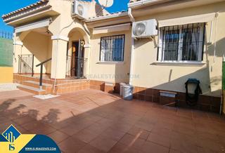 Xalet a El Moncayo - El Pòrtic. Chalet con piscina compartida en guardamar del segura, provincia