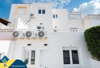 Maison jumelée à Nueva Torrevieja. Casa reformada con piscina comunitaria en torrevieja, provincia