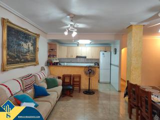 Apartamento en Las Piscinas Naturales. Apartamento con terraza en la provincia de alicante, en torrevie