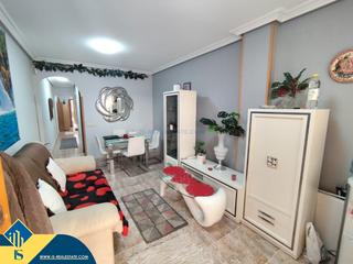 Apartament a Las Piscinas Naturales. Apartamento con terraza en la provincia de alicante, en torrevie