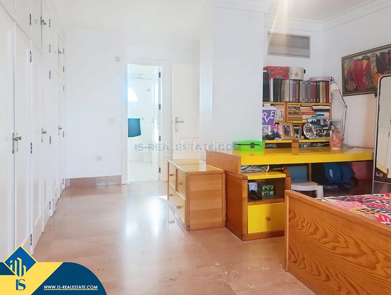 Foto 2f8a7022-efda-4255-b87b-6b1946550f4c. Chalet with parking pool in Zona Carrefour - Urbanizaciones Torrevieja