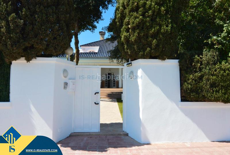 Foto 63d24bf0-8ba2-4d09-9f12-98f8b67b4f99. Chalet with parking pool in Zona Carrefour - Urbanizaciones Torrevieja