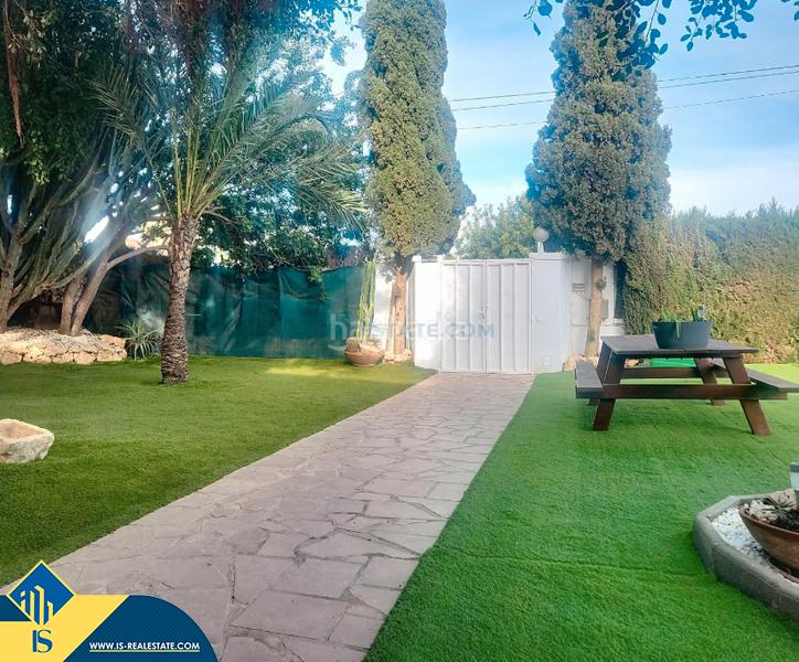 Foto 6414ea85-7b9c-4f5b-9e5e-04fd022c06c9. Chalet with parking pool in Zona Carrefour - Urbanizaciones Torrevieja