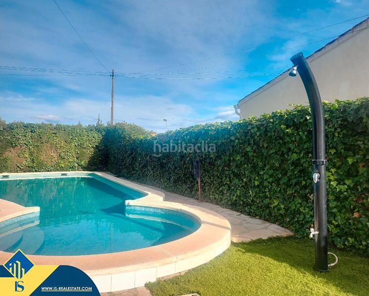 Foto b0069c5b-c481-43f6-9ef9-2a32869a5599. Chalet with parking pool in Zona Carrefour - Urbanizaciones Torrevieja