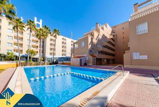 Apartamento en Punta Prima. Apartamento con piscina compartida en torrevieja, provincia de a