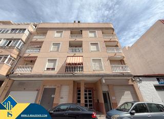 Appartement à Centro - Muelle Pesquero. Apartamento con piscina compartida en torrevieja, provincia de a
