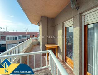 Appartement à Playa de los Náufragos. Apartamento con terraza en la provincia de alicante, en torrevie