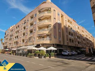 Apartment in Parque de las Naciones. Apartamento reformado con piscina compartida en torrevieja, prov