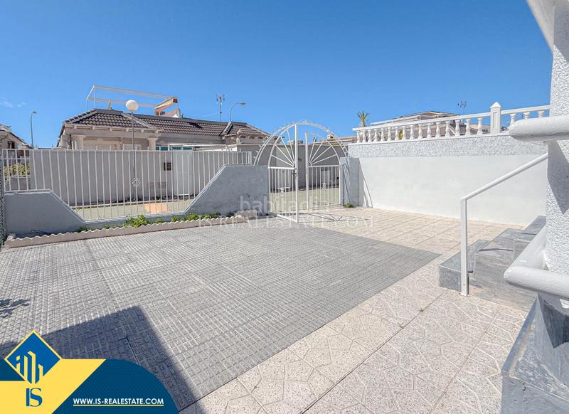 Foto 0ed995f6-f860-4309-beb9-02b0c232d090. Chalet con riscaldamento parcheggio in Zona Carrefour - Urbanizaciones Torrevieja