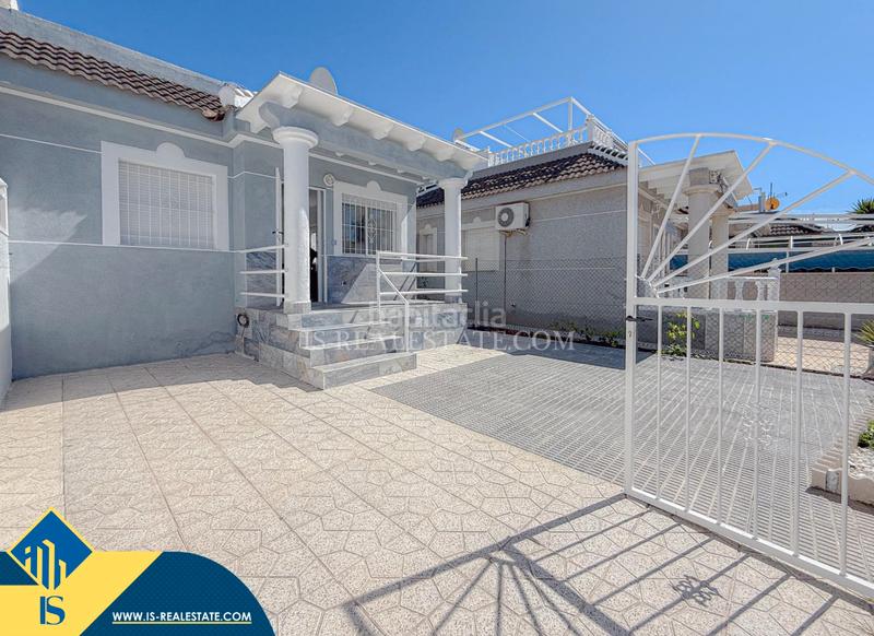 Foto 15375f4e-01e5-41e2-977a-20acd07b0653. Chalet con riscaldamento parcheggio in Zona Carrefour - Urbanizaciones Torrevieja