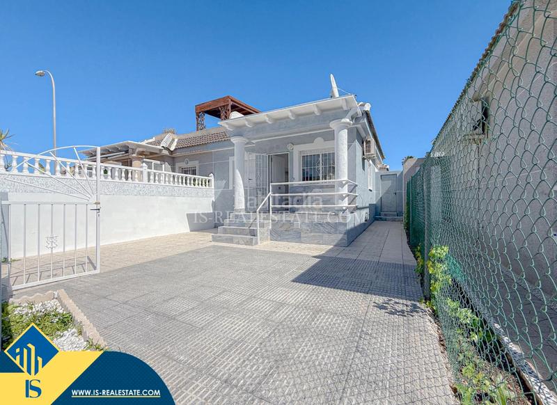 Foto 4c1be971-6814-42e0-96b9-8e33cf9946ca. Chalet con riscaldamento parcheggio in Zona Carrefour - Urbanizaciones Torrevieja