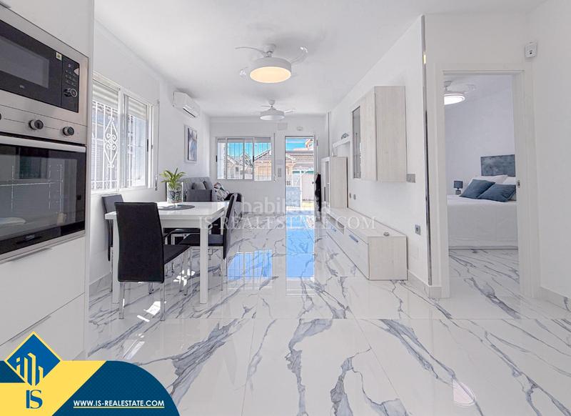 Foto 67698ba5-cc09-4fa2-a240-7f3010314592. Chalet con riscaldamento parcheggio in Zona Carrefour - Urbanizaciones Torrevieja