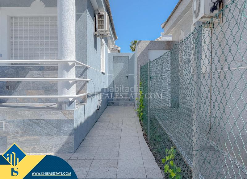 Foto 68c7b9dd-c27c-48d4-816d-34f58c3819aa. Chalet con riscaldamento parcheggio in Zona Carrefour - Urbanizaciones Torrevieja