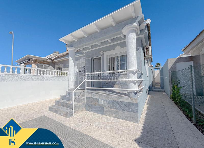 Foto 832e6ba9-0321-439d-9baa-71eb3c9855a0. Chalet con riscaldamento parcheggio in Zona Carrefour - Urbanizaciones Torrevieja