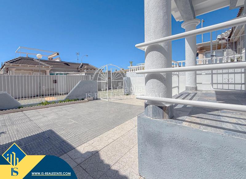 Foto 88525215-bddc-41f0-b9d2-b115b2787e02. Chalet con riscaldamento parcheggio in Zona Carrefour - Urbanizaciones Torrevieja