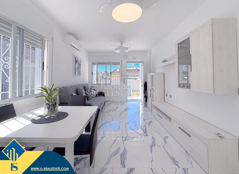 Foto 939b2250-a44a-49e3-b153-b5bcc9b9b290. Chalet con riscaldamento parcheggio in Zona Carrefour - Urbanizaciones Torrevieja