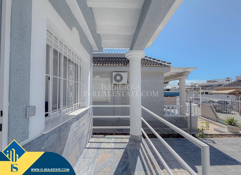 Foto a3907749-227d-42b6-9469-b2e4148f3684. Chalet con riscaldamento parcheggio in Zona Carrefour - Urbanizaciones Torrevieja