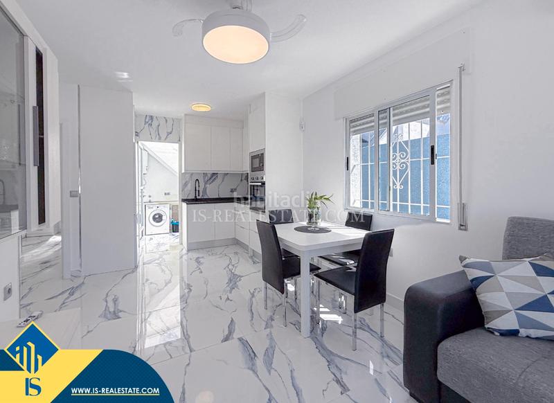 Foto b54e721f-5316-49f0-869e-0080fc322280. Chalet con riscaldamento parcheggio in Zona Carrefour - Urbanizaciones Torrevieja