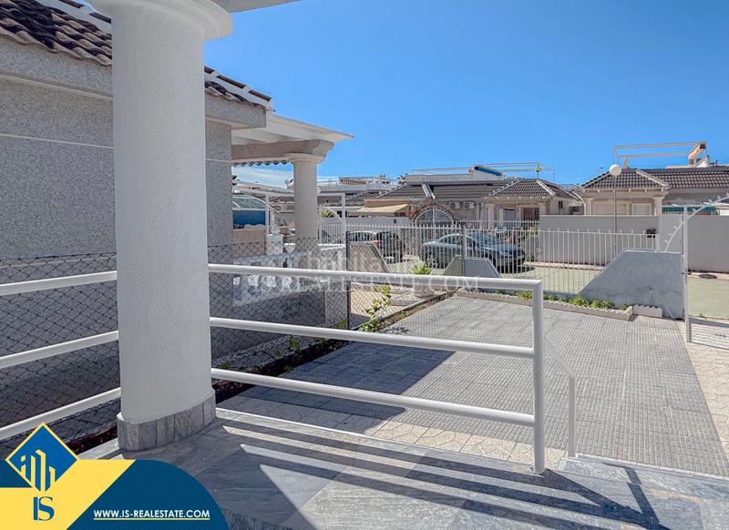 Foto b5bf70a6-02cc-4c31-9153-d5efb6fef289. Chalet con riscaldamento parcheggio in Zona Carrefour - Urbanizaciones Torrevieja