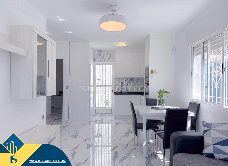 Foto b9e61ee3-f877-471f-b1a8-1373a60fa7d6. Chalet con riscaldamento parcheggio in Zona Carrefour - Urbanizaciones Torrevieja