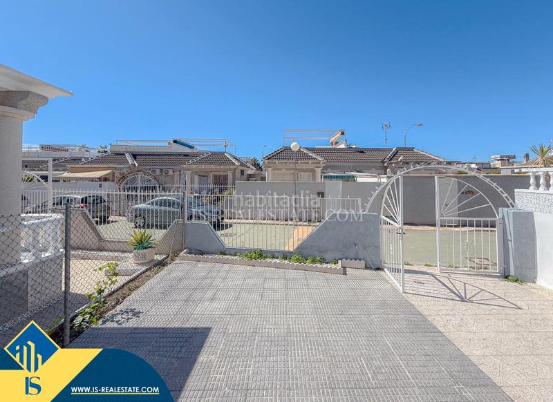 Foto f51fed5b-782a-409b-8f0f-e5d24405fc08. Chalet con riscaldamento parcheggio in Zona Carrefour - Urbanizaciones Torrevieja