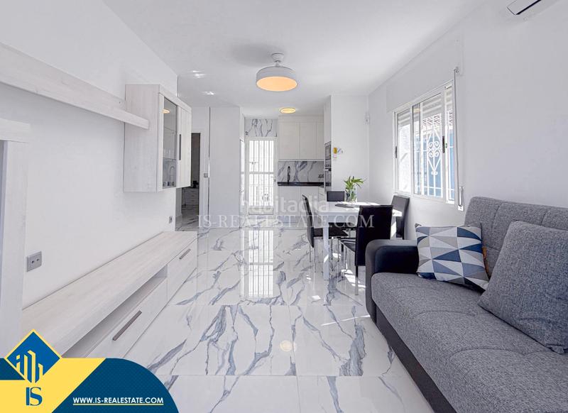 Foto f7532907-e47e-41b0-95a5-3cd4ad52cadd. Chalet con riscaldamento parcheggio in Zona Carrefour - Urbanizaciones Torrevieja