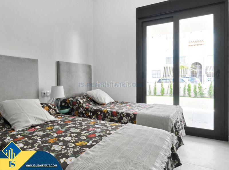 Foto 327b2ea9-b11b-4791-9c63-73e3153a1439. Apartament amb aparcament piscina a La Veleta Torrevieja