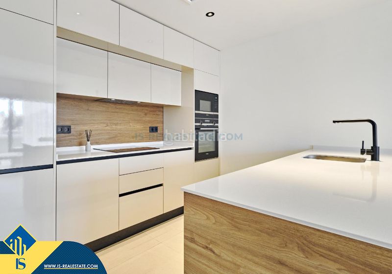 Foto 708b8202-5af7-459a-a3ce-d7a27e8a5565. Apartament amb aparcament piscina a La Veleta Torrevieja