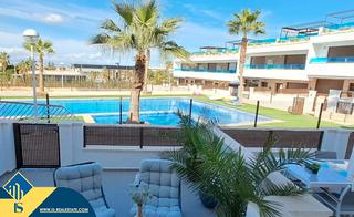 Chalet à Los Balcones-Los Altos. Casa con piscina compartida, en la provincia de alicante, en la