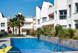 Apartament a La Veleta. Apartamento reformado con piscina compartida en torrevieja, prov