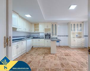 Etagenwohnung in Centro - Muelle Pesquero. Apartamento con terraza en la provincia de alicante, en torrevie
