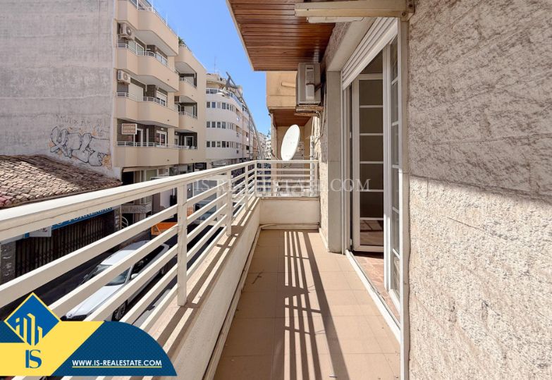 Foto eb4a4cc3-d901-41c4-b52e-fbab03b469a1. Pis a Centro - Muelle Pesquero Torrevieja