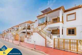 Maison à Zona Carrefour - Urbanizaciones. Bungalow reformado con piscina compartida en torrevieja, provinc