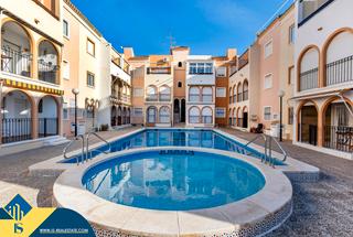 Appartement à Playa de los Náufragos. Apartamento reformado con piscina compartida en torrevieja, prov