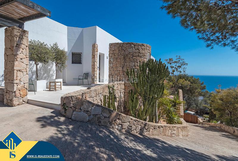 Foto d60e8c55-7129-4877-a09a-8f5c7f2ec14e. Xalet amb aparcament piscina a Roca Llisa Santa Eulària